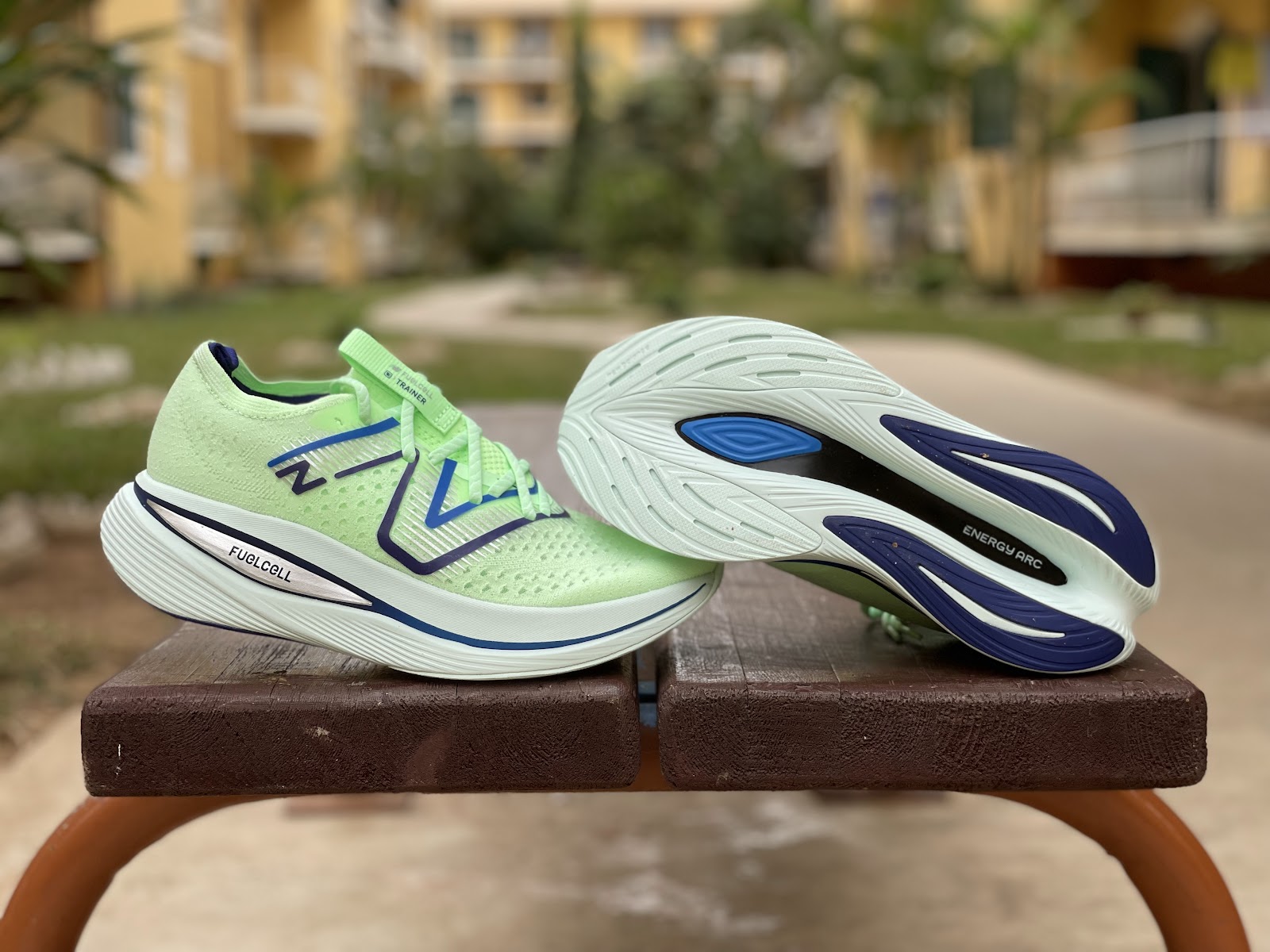 Aclarar arrebatar Teórico Road Trail Run: New Balance FuelCell SuperComp Trainer Multi Tester Review:  Carbon Plated, Super Max Cushion. 10 Comparisons