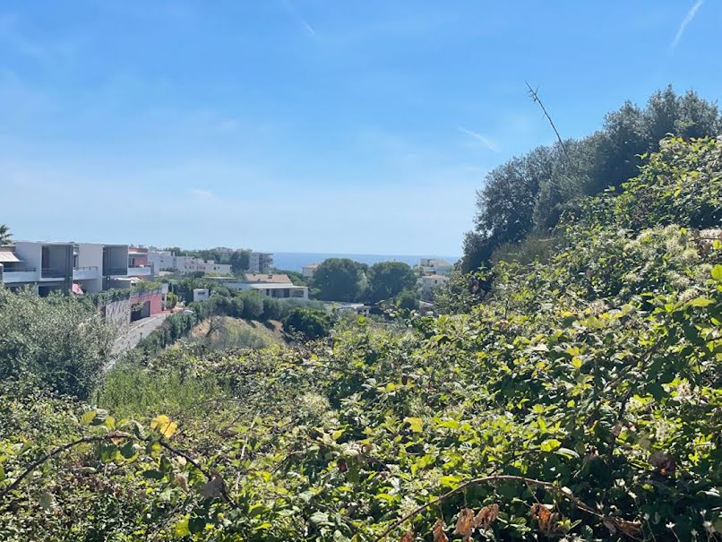 Vente terrain  630 m² à Saint-Laurent-du-Var (06700), 299 500 €