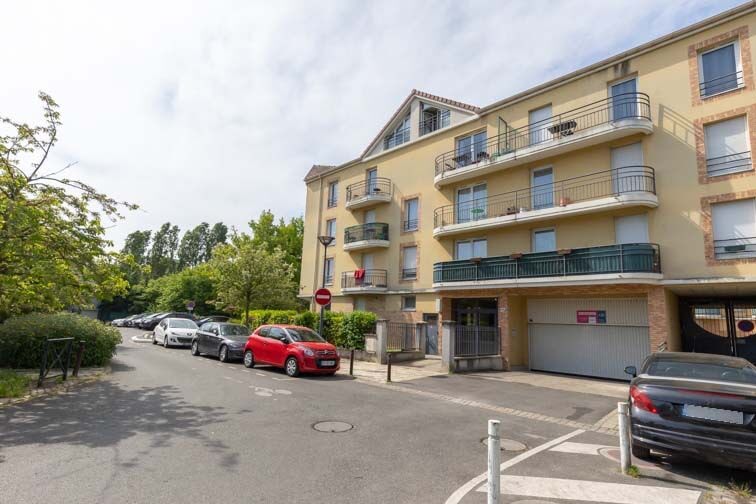 Location  parking  14 m² à Fontenay-sous-Bois (94120), 72 €