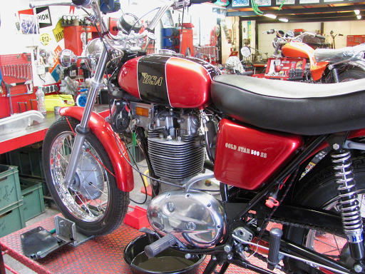 BSA B50 par Machines et Moteurs