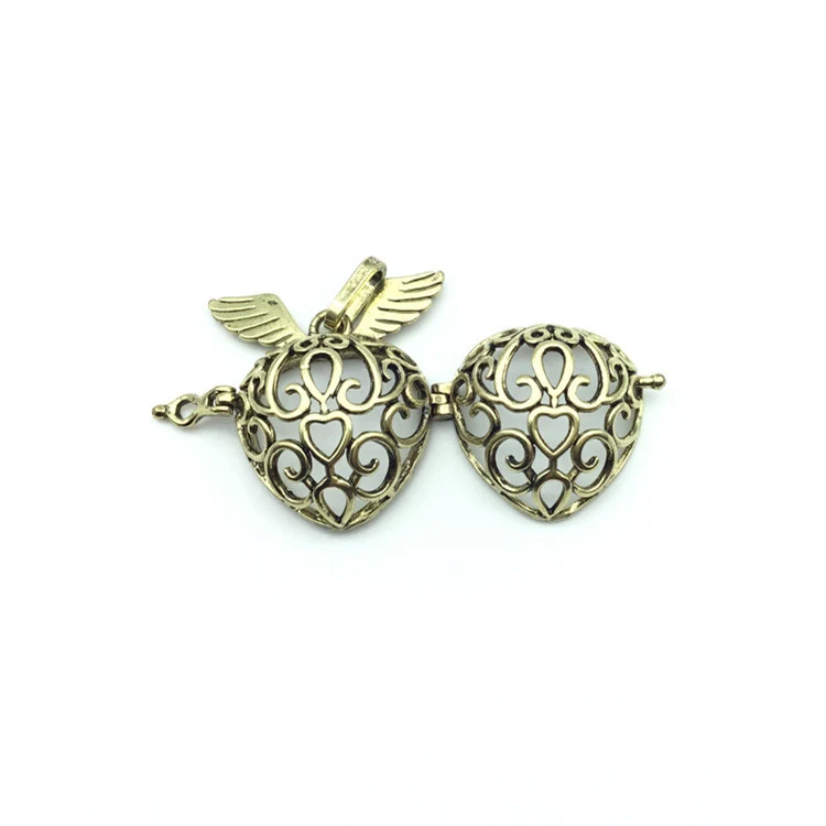 Heart-shaped angel wings pendant