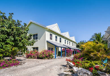 Maison avec piscine et jardin 16