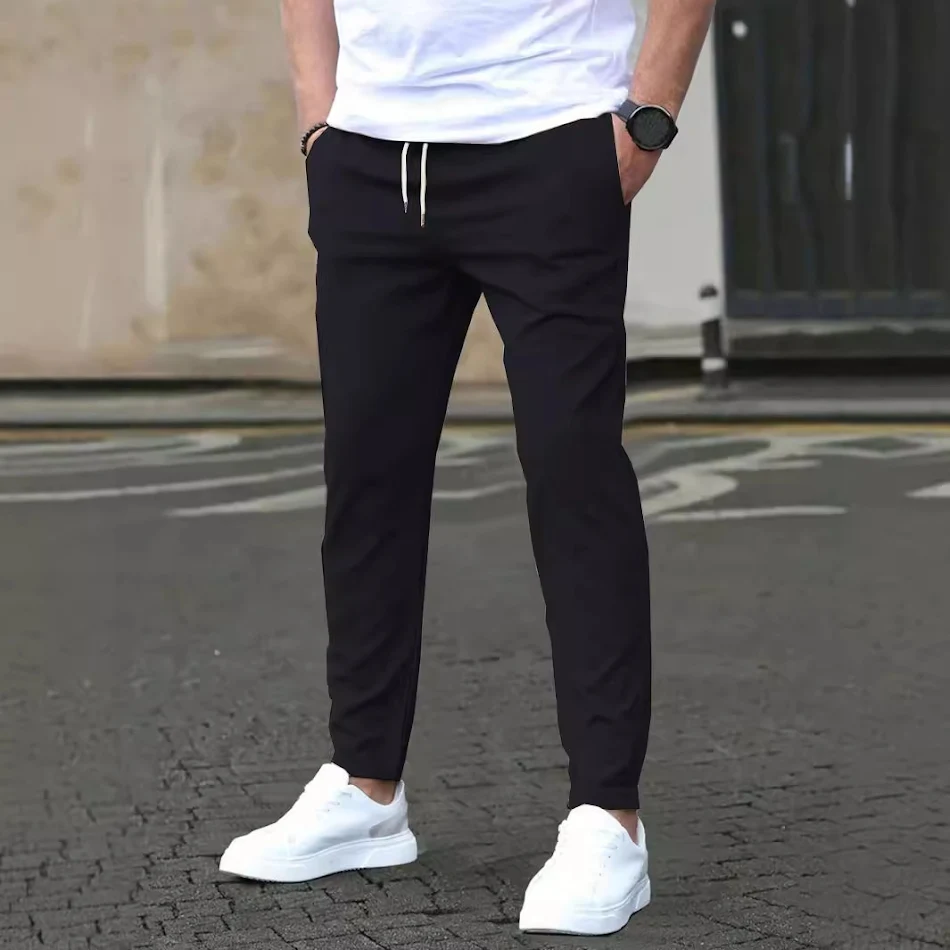 Calças Cropped Casuais Slim Fit com Etiqueta de Couro e Cor Sólida. Conforto e Estilo para o Dia a Dia. Perfeitas para um visual moderno e despojado.