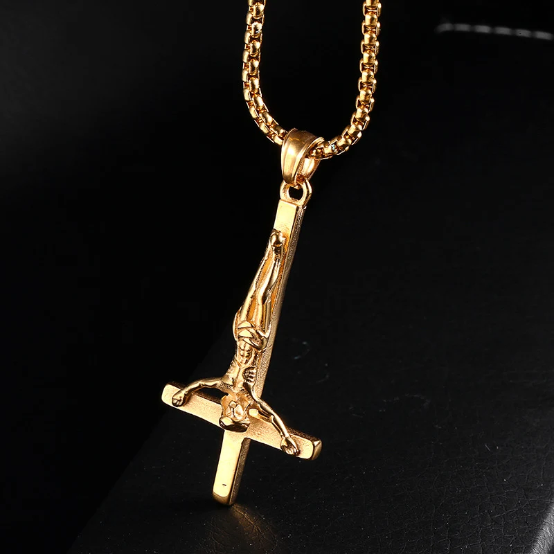 Colar Pingente Cruz Invertida Personalizado Aço Inox Titânio, Masculino Feminino, Presente Elegante e Durável, Design Exclusivo