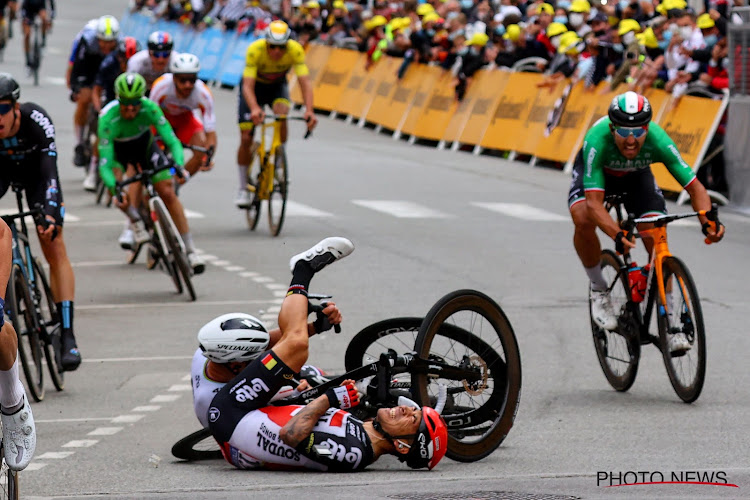 Caleb Ewan reageert op opgave in Tour de France: "Gebroken op vier plaatsen, hopelijk kan Vuelta nog doel zijn"