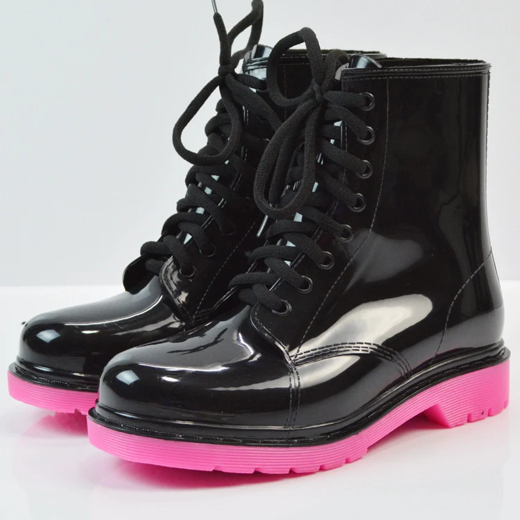 Vrouwen platte regenlaarzen Martin waterschoenen. Blijf droog en stijlvol met deze praktische regenlaarzen, ideaal voor natte weersomstandigheden.