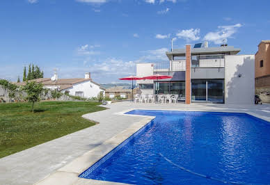 House with pool and garden 1