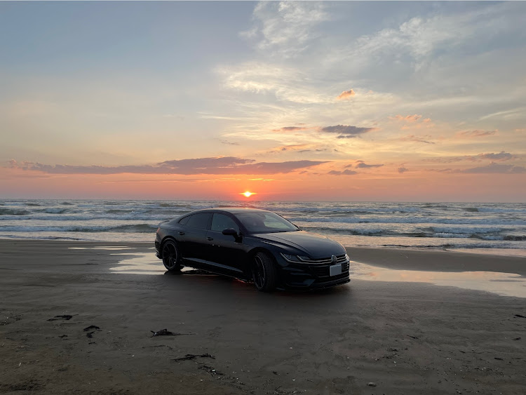 A6 アバントの千里浜なぎさドライブウェイ・波打ち際・夕陽とコラボ・夕陽と愛車・スマホクオリティに関するカスタム事例の投稿画像10枚目