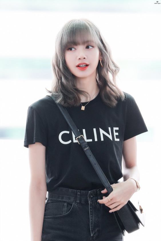 BLACKPINK's Lisa, TWICE's Sana, And 5 More A-List Celebrities Put Their Own  Spin On The Same Adorable Cropped Cardigan - Koreaboo