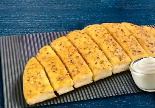 Garlic Bread With Cheesy Dip