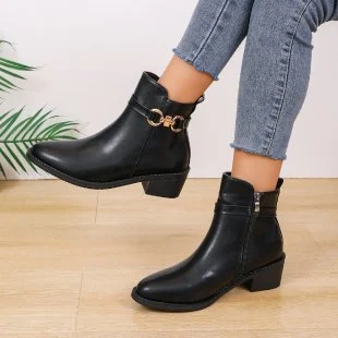 Bottines femme tendance automne hiver à talon épais, fermeture éclair et à enfiler. Confort et style pour vos tenues de saison.