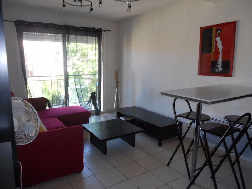 Location meublée appartement 2 pièces 31 m² à Nimes (30000), 583 €