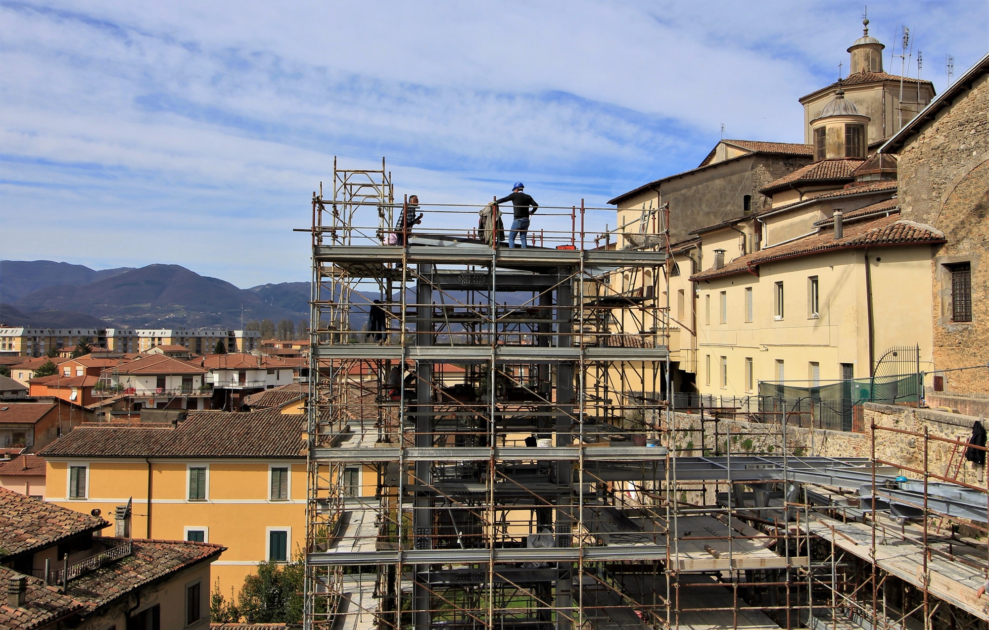 Ascensore nel centro storico di dino pas