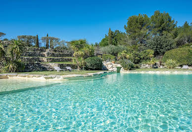 Maison avec piscine et jardin 4