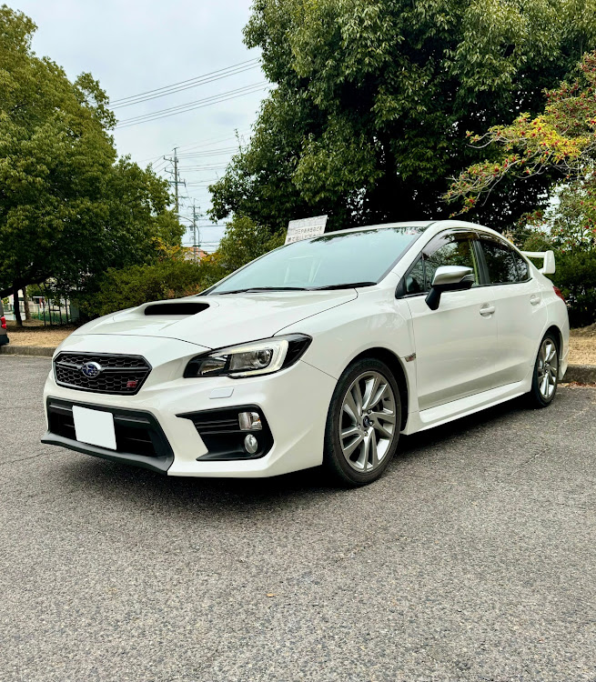 WRX S4の今年の一押しクルマグッズ・12月もよろしくお願いします・VAG・ヘッドライトデイライト化・stiスカッフプレートに関するカスタム事例の投稿画像1枚目