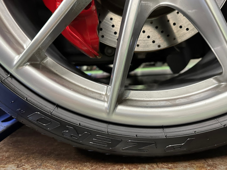 991 カレラ Sのタイヤ交換・オイル交換&エレメント交換・MOTUL・P-ZERO・お正月を迎える準備に関するカスタム事例の投稿画像6枚目