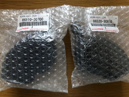 トヨタ Rav4を華麗にカスタム By よーじ 06 13 レクサス純正ホーンに取り替え ピッッ いい音になりました 車汚いけど 明日から天気悪くなるので洗 Cartune