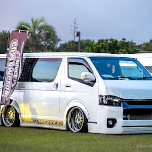 ハイエースバン TRH200V