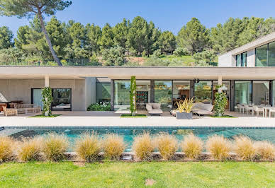 Maison avec piscine et terrasse 1