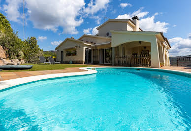 Maison avec piscine et jardin 19