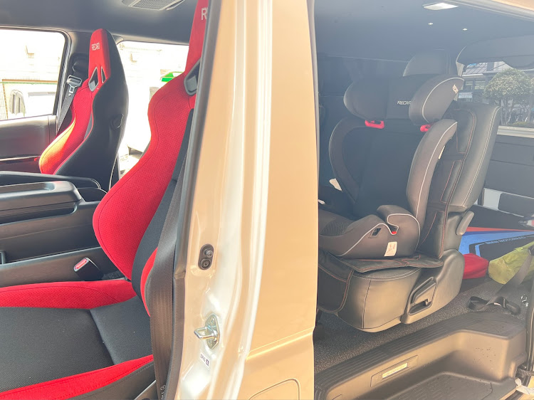 ハイエースバンの洗車・バリアスコート施工・いつもイイね&コメントありがとうございます😊・ハイエース200系・梅雨明けに関するカスタム事例の投稿画像3枚目