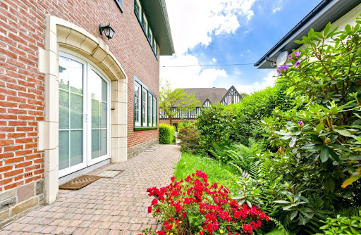 Villa with terrace 3