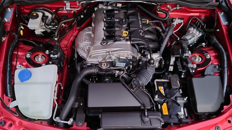 ロードスターの12か月点検・メンテナンス・エンジンルーム・可変バルブタイミング・SKYACTIV-Gに関するカスタム事例の投稿画像2枚目