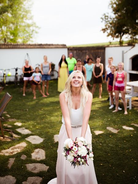 Fotógrafo de casamento Laura Laurencikova (absinthfairy). Foto de 20 de setembro 2018