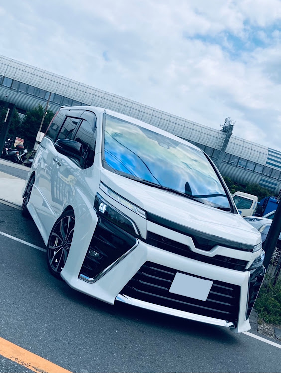 ヴォクシーのコロナ禍の中・ご迷惑をおかけします・車好きと繋がりたい・家族旅行に関するカスタム事例の投稿画像1枚目
