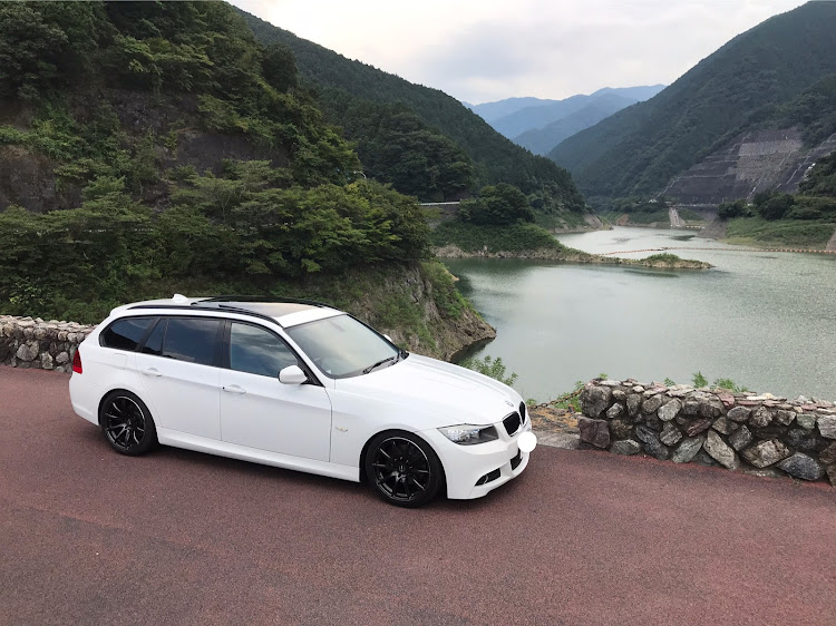3シリーズ ツーリングのbmw・BMW3シリーズ・洗車・だれかコラボしよ！に関するカスタム事例の投稿画像1枚目