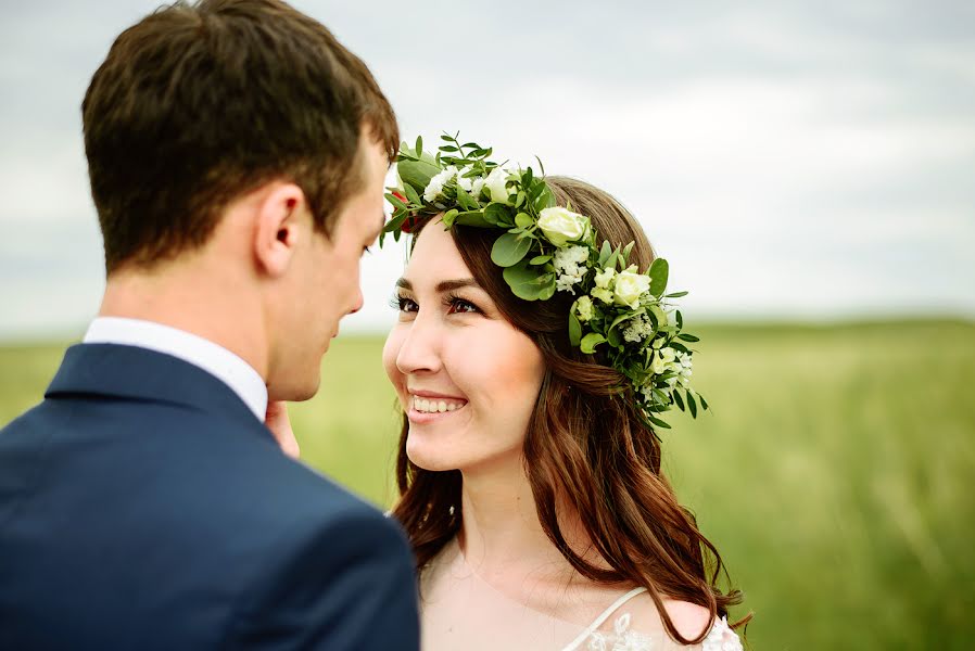 Fotógrafo de casamento Elvira Khyzyrova (elvirakhyzyrova). Foto de 17 de setembro 2017