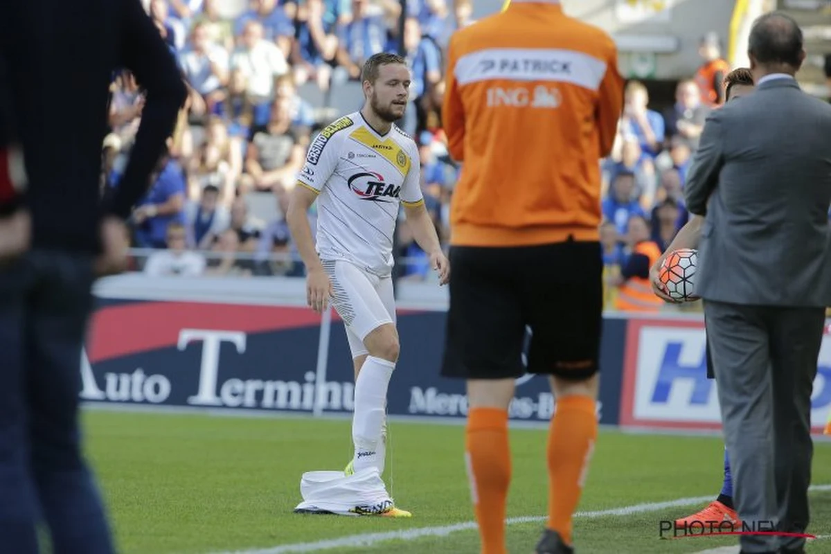 Oeps! Onderbroekenlol óp het veld tijdens Club-Lokeren met dit volledig gescheurde broekje