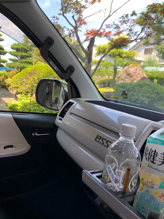 ハイエースの4WD・愛車・DIY・アシストグリップに関するカスタム事例の投稿画像2枚目
