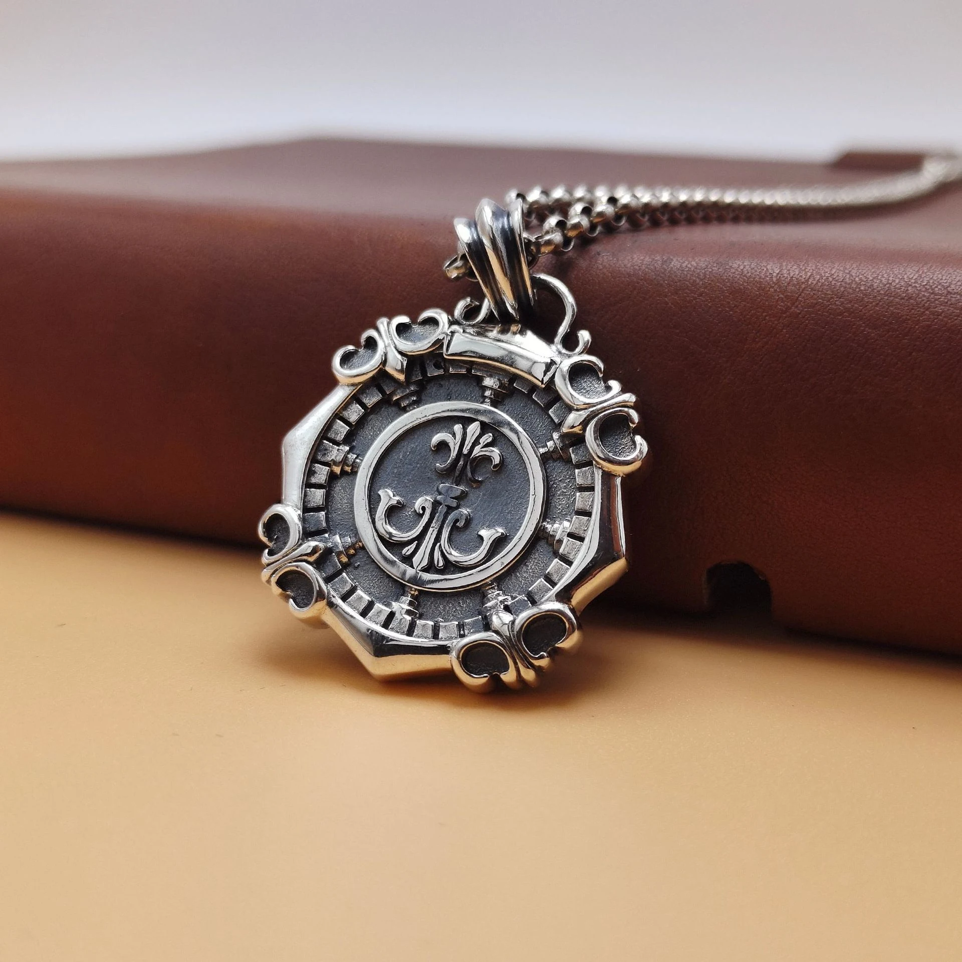 Title 3, Pendentif homme en argent sterling avec boussol...
