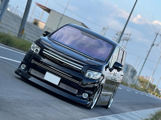 ヴォクシー Zrr70wの愛車の一番好きな角度 クルマのある風景 シンプルイズベスト エアロメーカー Mix 愛車紹介に関するカスタム メンテナンスの投稿画像 車のカスタム情報はcartune