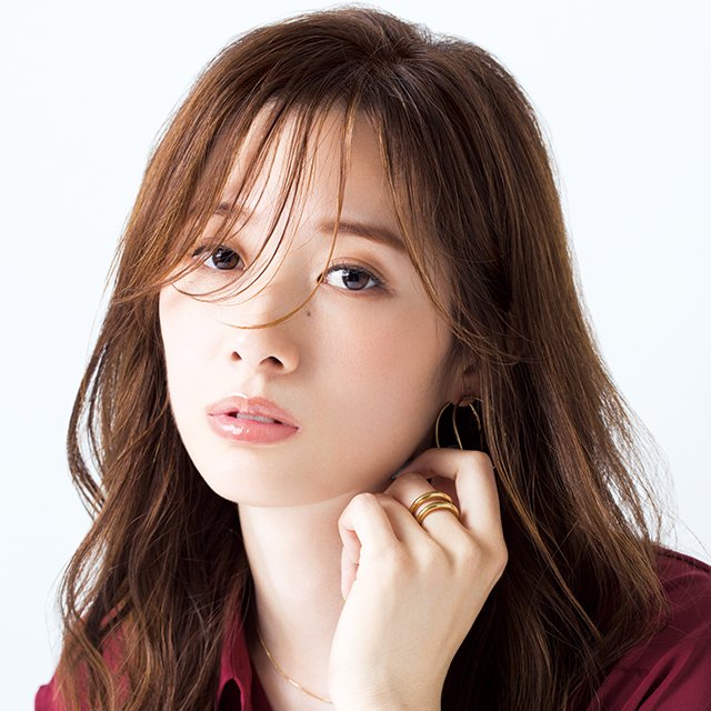 前髪だけでこんなに変わる 中途半端な前髪には逆サイドから分けて色っぽさをプラス Trill トリル
