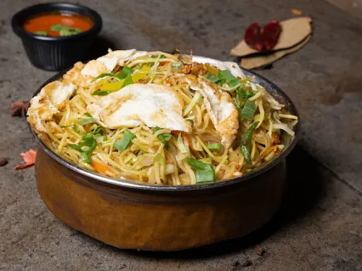 Egg Hakka Noodles