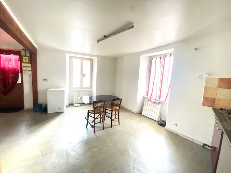 Vente maison  182.21 m² à Courpière (63120), 153 000 €