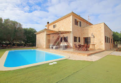 Villa with pool and terrace 3