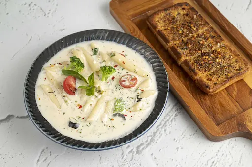 Alfredo Pasta & Garlic Bread