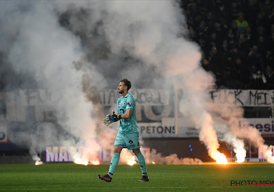 Jets de fumigènes et match définitivement arrêté à Charleroi 