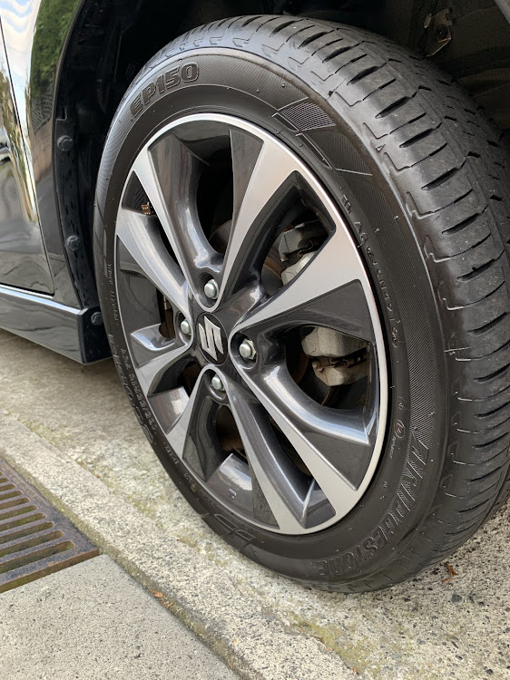 エルグランドの皆さま元気ですかぁー・洗車した！・タイヤワックスに関するカスタム事例の投稿画像4枚目