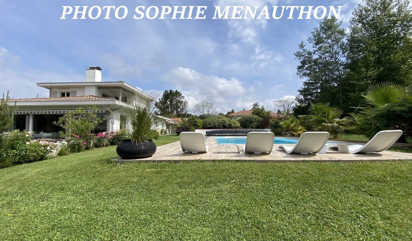 House with pool and terrace Arcangues