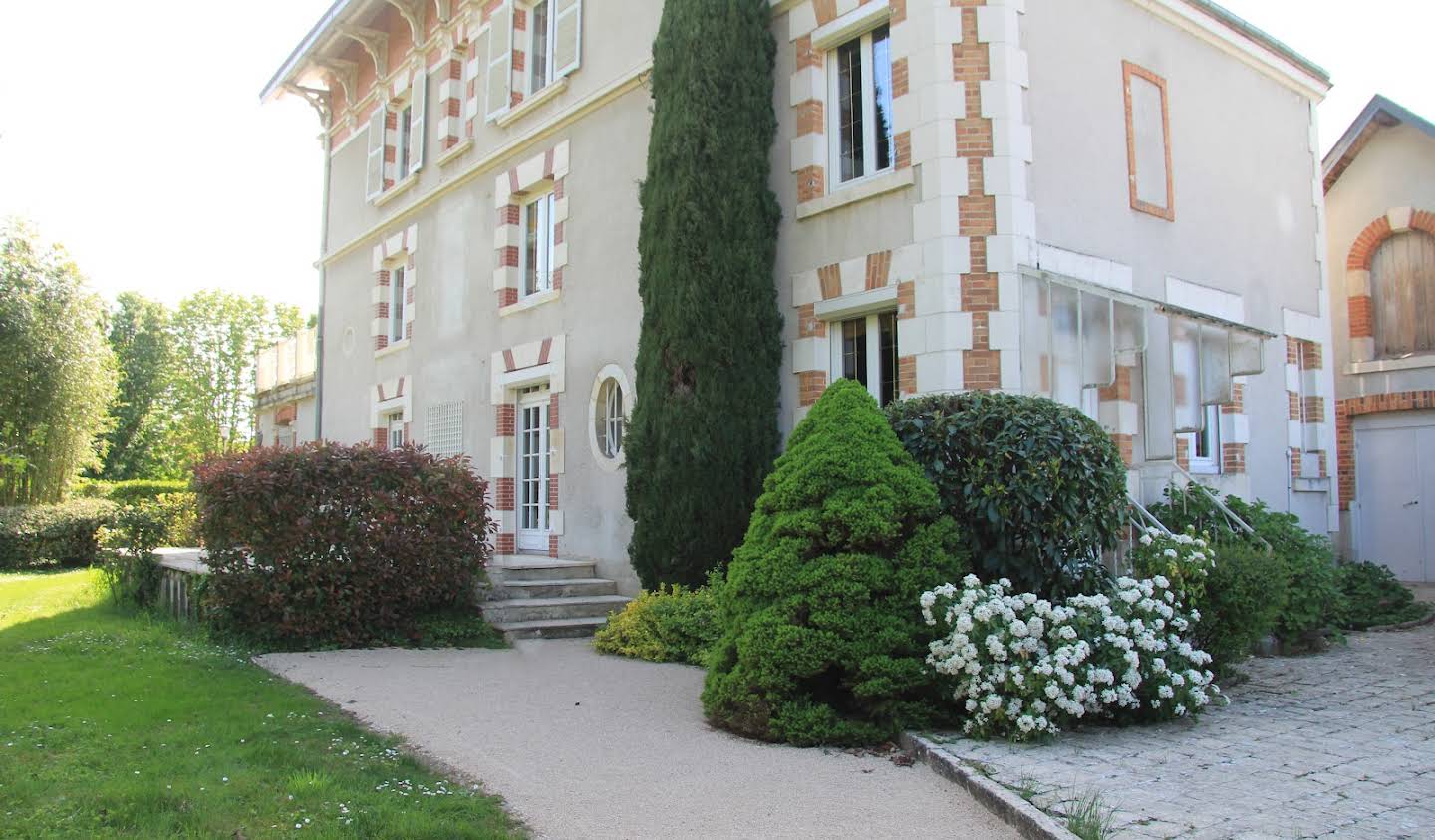 Propriété avec piscine et jardin Orleans