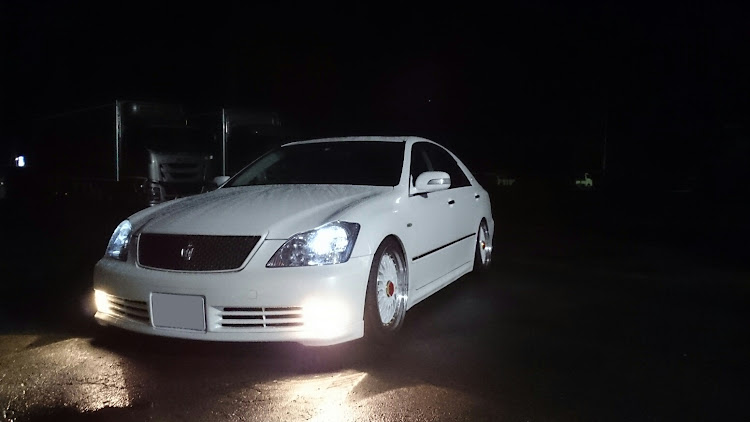 クラウンアスリートの帰宅中🏠️🚗💨・台風大丈夫でしたか？・おはばんわ？に関するカスタム事例の投稿画像1枚目