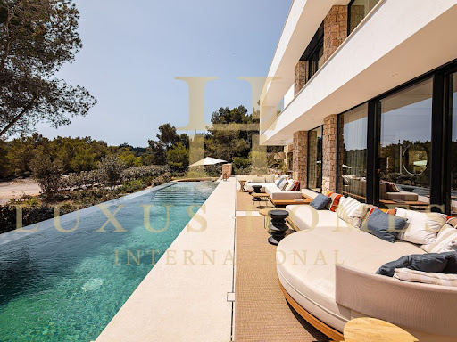 Villa avec piscine et terrasse 3