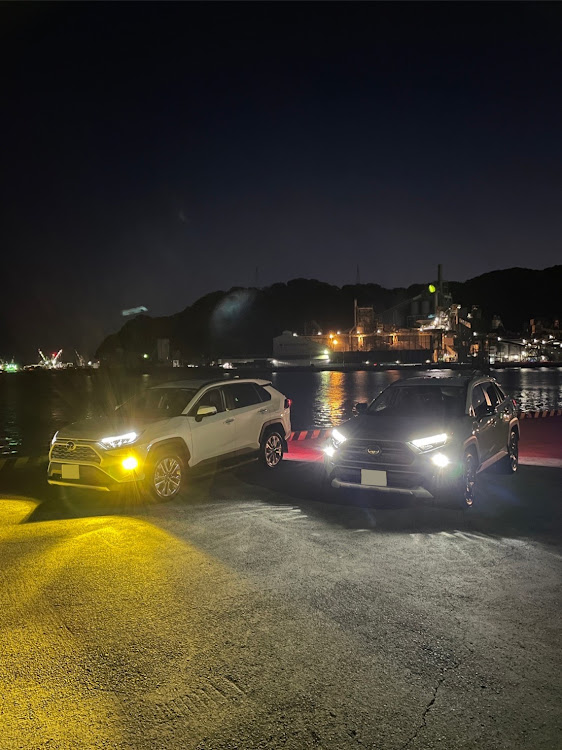 RAV4のRAV4・RAV4アドベンチャー・ハイブリッド・TOYOTA・港撮影に関するカスタム事例の投稿画像1枚目