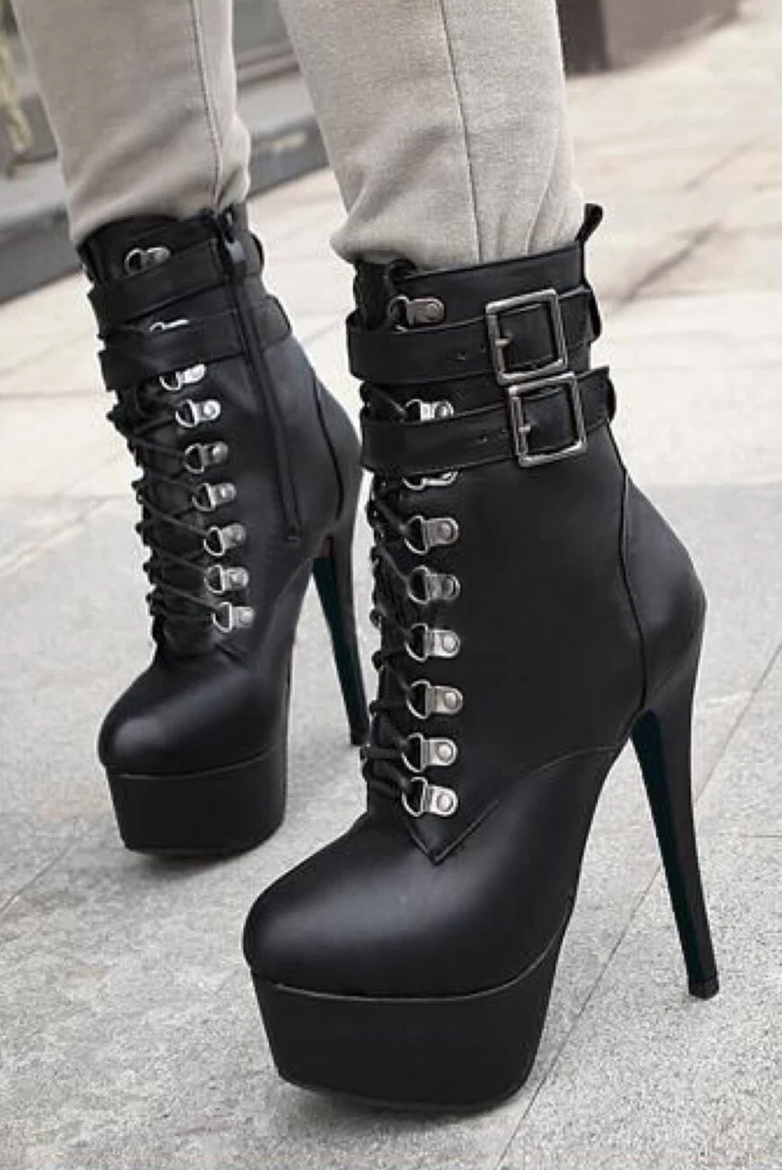 Title 2, Bottines nude à talons hauts de 16 cm avec bouc...
