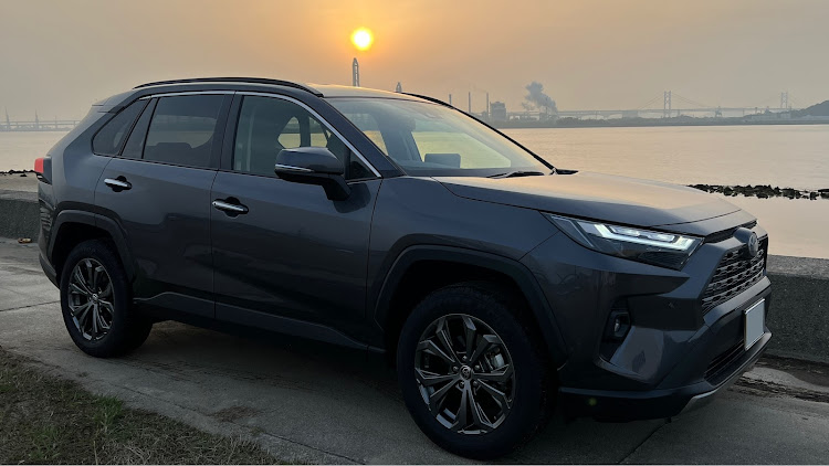 RAV4のRAV4・海と愛車・夕日と愛車に関するカスタム事例の投稿画像1枚目