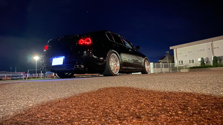 スカイラインのドライブ・車高調整・ホイール交換に関するカスタム事例の投稿画像1枚目